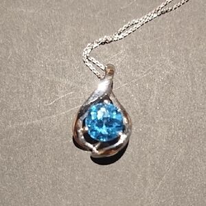 14kt  white gold Blue topaz Pendant Necklace